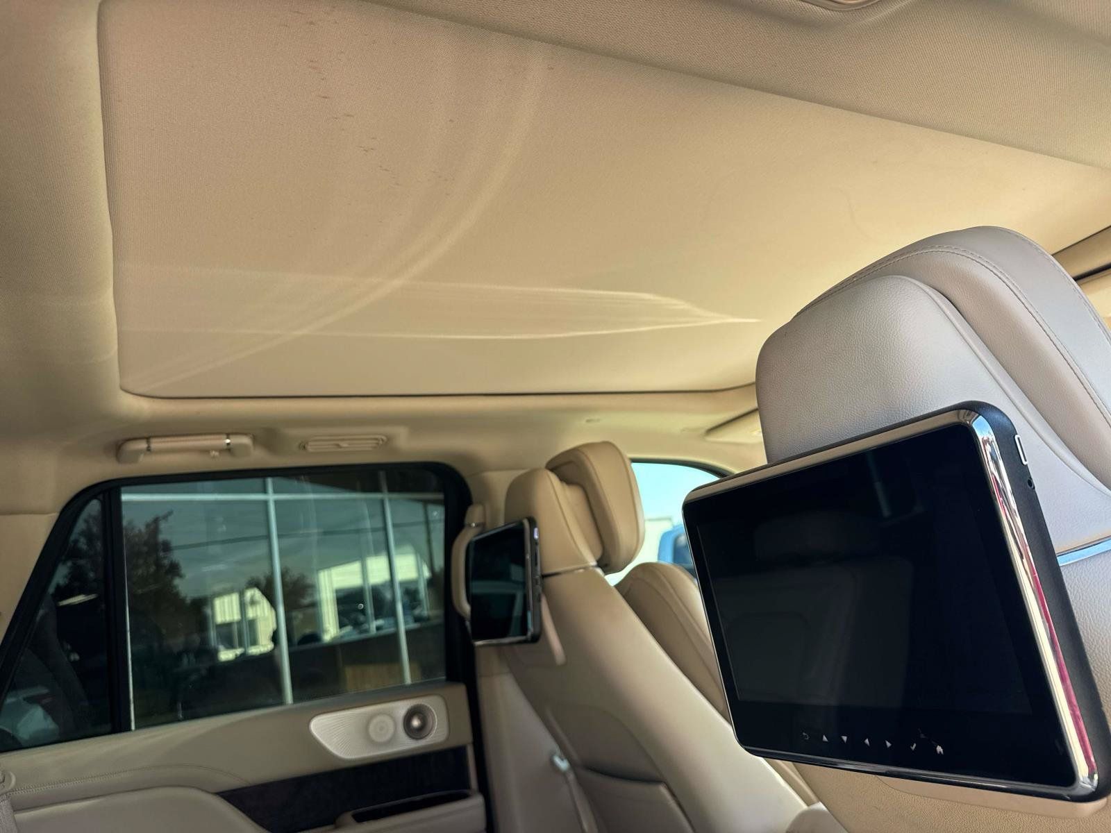 Used 2019 Lincoln Navigator Reserve AWD/4WD image 10
