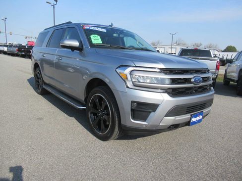 Used 2022 Ford Expedition Max XLT AWD/4WD image 3