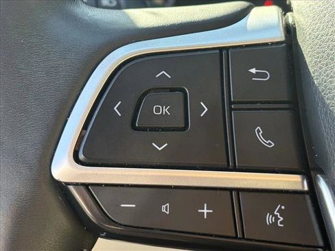 Used 2023 Toyota Highlander XLE image 8