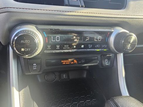 Used 2021 Toyota RAV4 XLE w/ Convenience Package FWD image 24