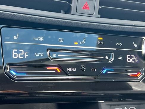 Certified 2025 Volkswagen Jetta SE image 19