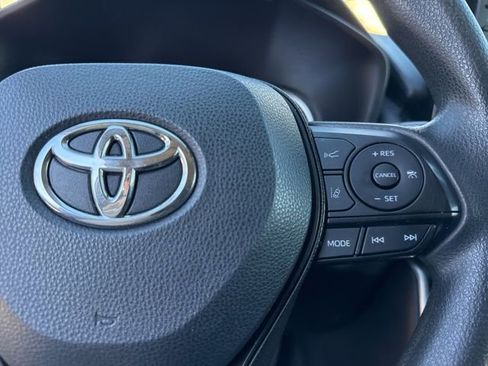 Used 2020 Toyota RAV4 XLE image 36