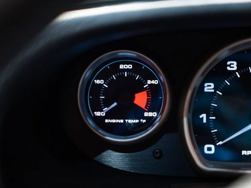 Used 2005 Ford GT RWD image 36