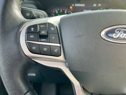 Used 2022 Ford Explorer Limited w/ Equipment Group 301A AWD/4WD image 29