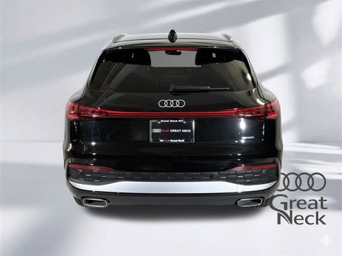 Used 2025 Audi Q5 Premium w/ Convenience Package image 23