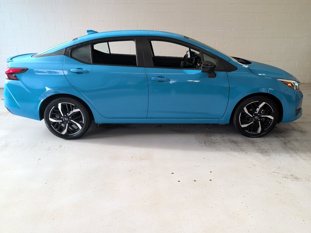 Used 2025 Nissan Versa SR FWD image 2