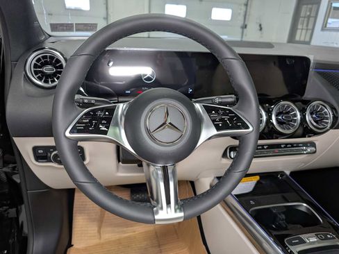 Used 2026 Mercedes-Benz GLA 250 4MATIC image 31