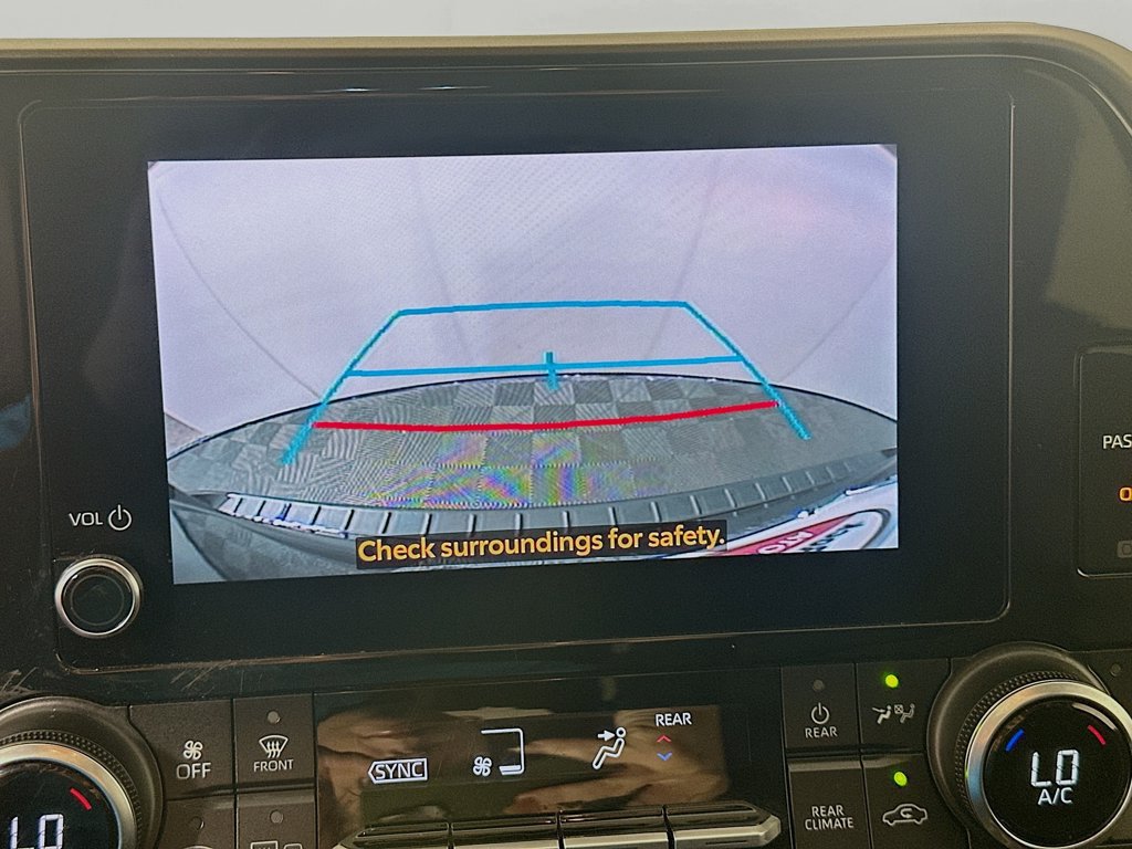 Used 2024 Toyota Highlander XLE FWD image 13