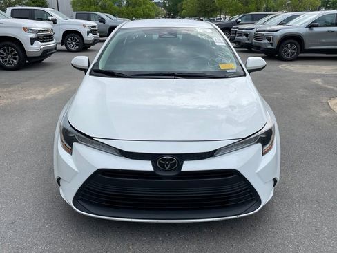 Used 2024 Toyota Corolla LE FWD image 2