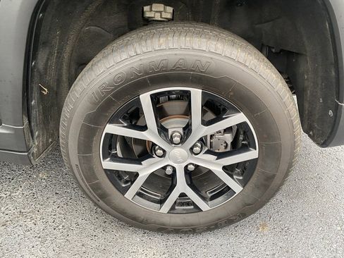 Used 2023 Jeep Grand Cherokee Limited image 32