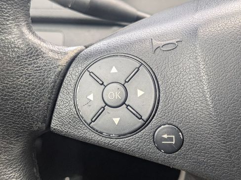 Used 2009 Mercedes-Benz C 300 Sedan image 11