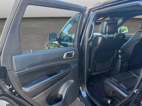 Used 2017 Jeep Grand Cherokee Limited AWD/4WD image 14