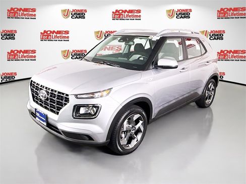 Certified 2024 Hyundai Venue SEL image 13