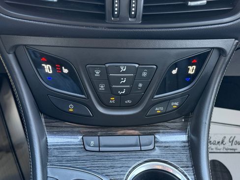 Used 2018 Buick Envision Essence image 30