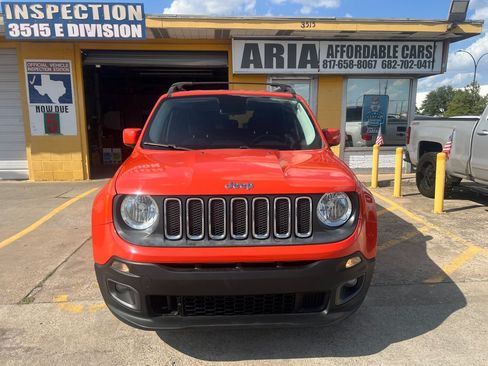 Used 2017 Jeep Renegade Latitude FWD image 2