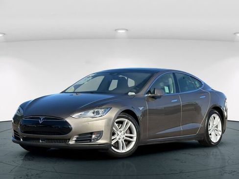 Used 2016 Tesla Model S 70 RWD image 2