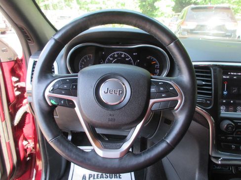 Used 2018 Jeep Grand Cherokee Laredo AWD/4WD image 11