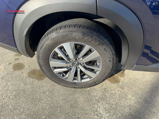 Used 2025 Nissan Pathfinder SL FWD image 12