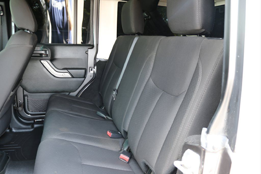 Used 2018 Jeep Wrangler Unlimited Sport S AWD/4WD image 17