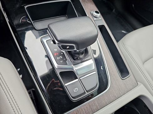 Used 2022 Audi Q5 2.0T Premium w/ Convenience Package image 15