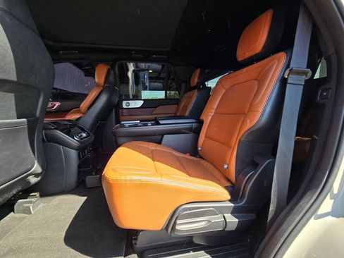 Used 2021 Lincoln Navigator Reserve image 21