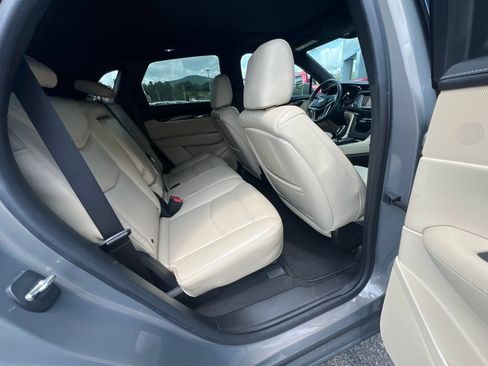Used 2017 Cadillac XT5 Luxury w/ Driver Awareness Package AWD/4WD image 13