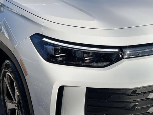 New 2026 Volkswagen Tiguan SE FWD image 5