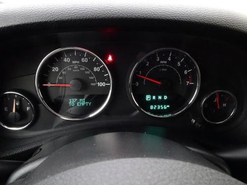 Used 2018 Jeep Wrangler Unlimited Sahara w/ Connectivity Group AWD/4WD image 22