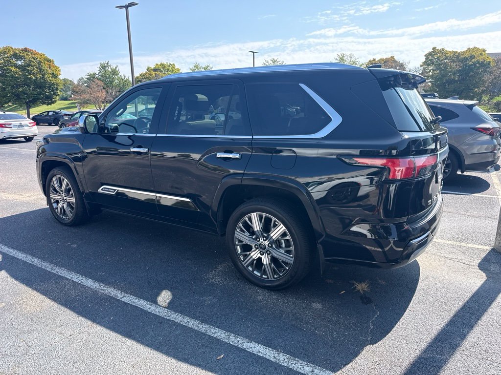 Used 2024 Toyota Sequoia Capstone AWD/4WD image 5