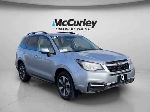 Used 2017 Subaru Forester 2.5i Premium w/ Popular Package #2A AWD/4WD image 8