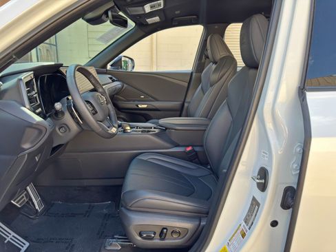 Used 2025 Lexus TX 500h AWD w/ Technology Package image 16