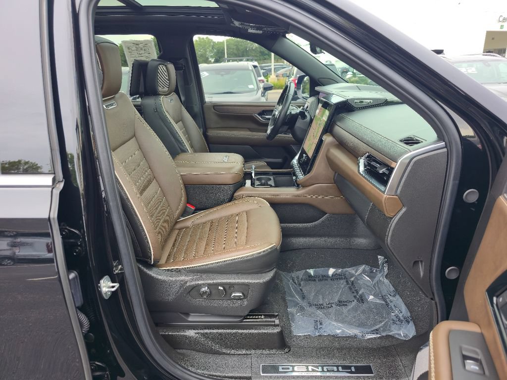 Certified 2025 GMC Yukon Denali Ultimate AWD/4WD image 28