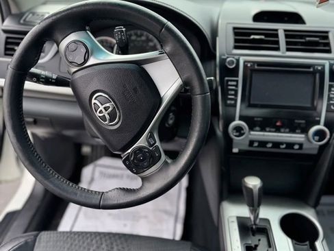 Used 2014 Toyota Camry SE image 19