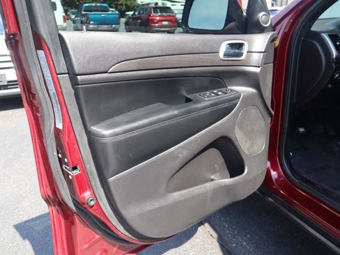 Used 2018 Jeep Grand Cherokee Laredo AWD/4WD image 57