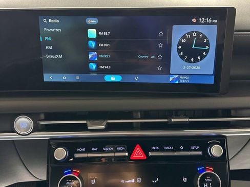 Certified 2025 Hyundai Santa Cruz SEL image 11