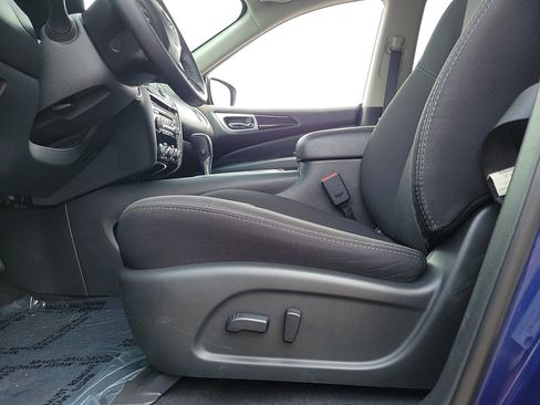 Used 2020 Nissan Pathfinder SV image 14