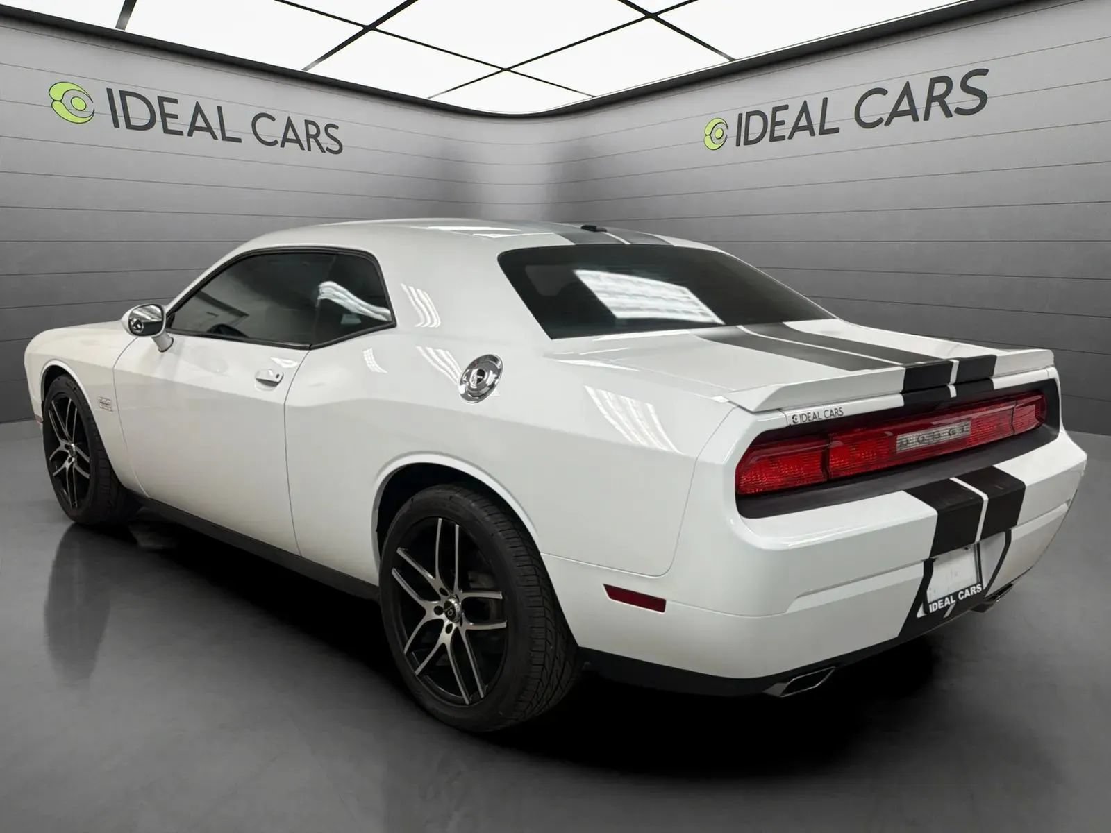 Used 2012 Dodge Challenger SXT RWD image 7