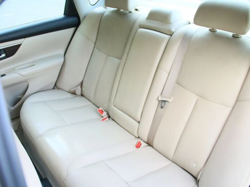 Used 2014 Nissan Altima 2.5 SL w/ Technology Package FWD image 16