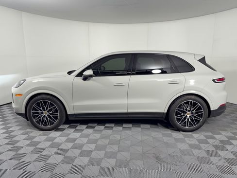 Certified 2024 Porsche Cayenne AWD/4WD image 2