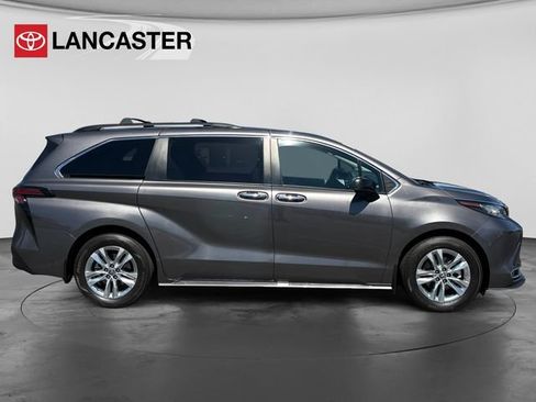 Certified 2022 Toyota Sienna XLE w/ XLE Plus Package FWD image 8