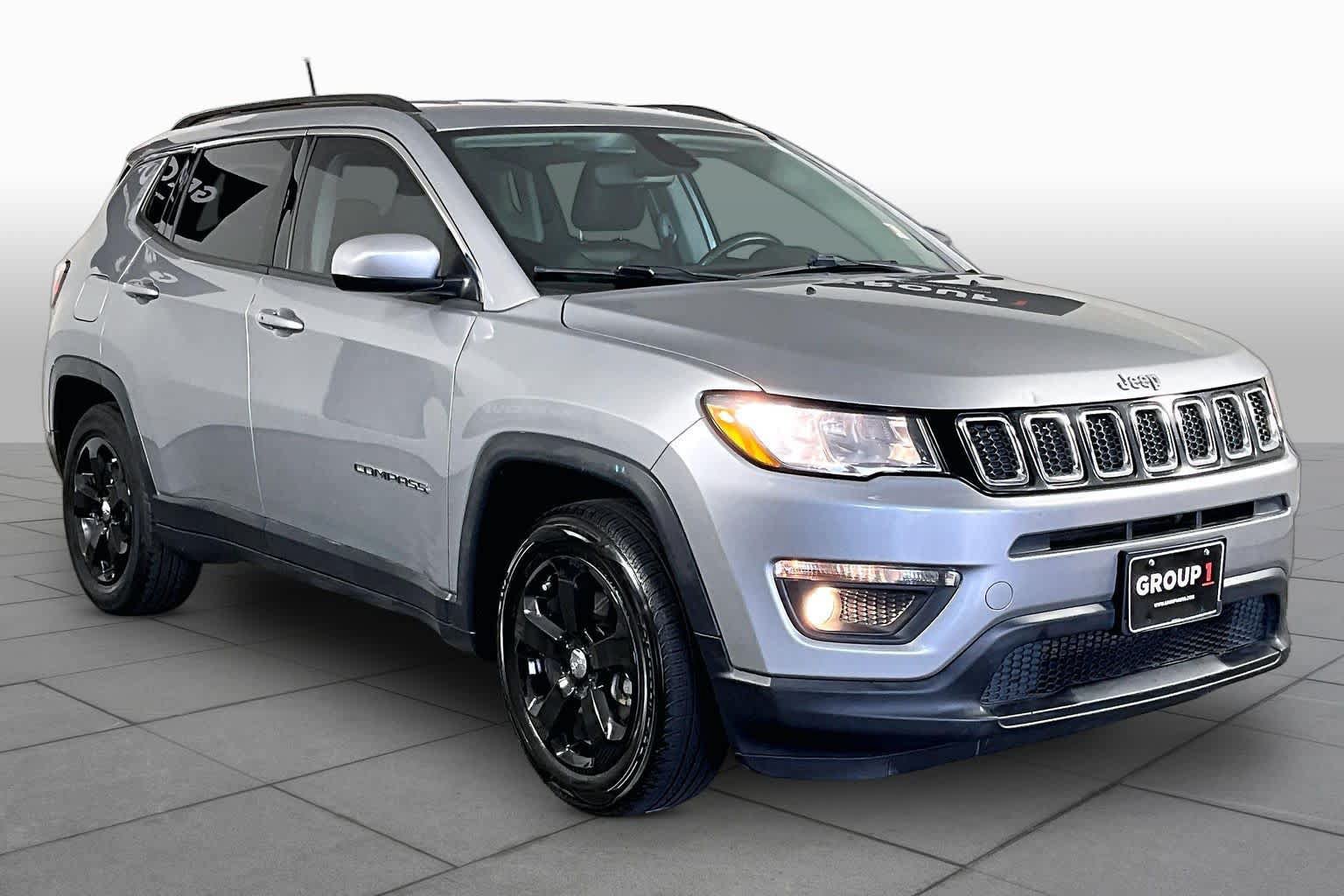 Used 2021 Jeep Compass Latitude FWD image 2