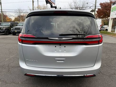 New 2026 Chrysler Pacifica Select image 10