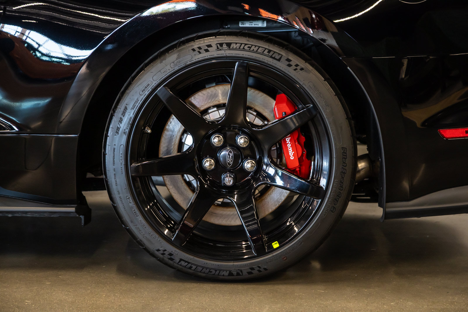 Used 2019 Ford Mustang Shelby GT350R w/ GT350R Equipment Group 920A RWD image 19