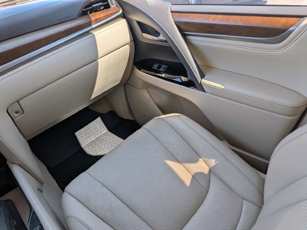Used 2018 Lexus LX 570 4WD w/ Luxury Package image 19