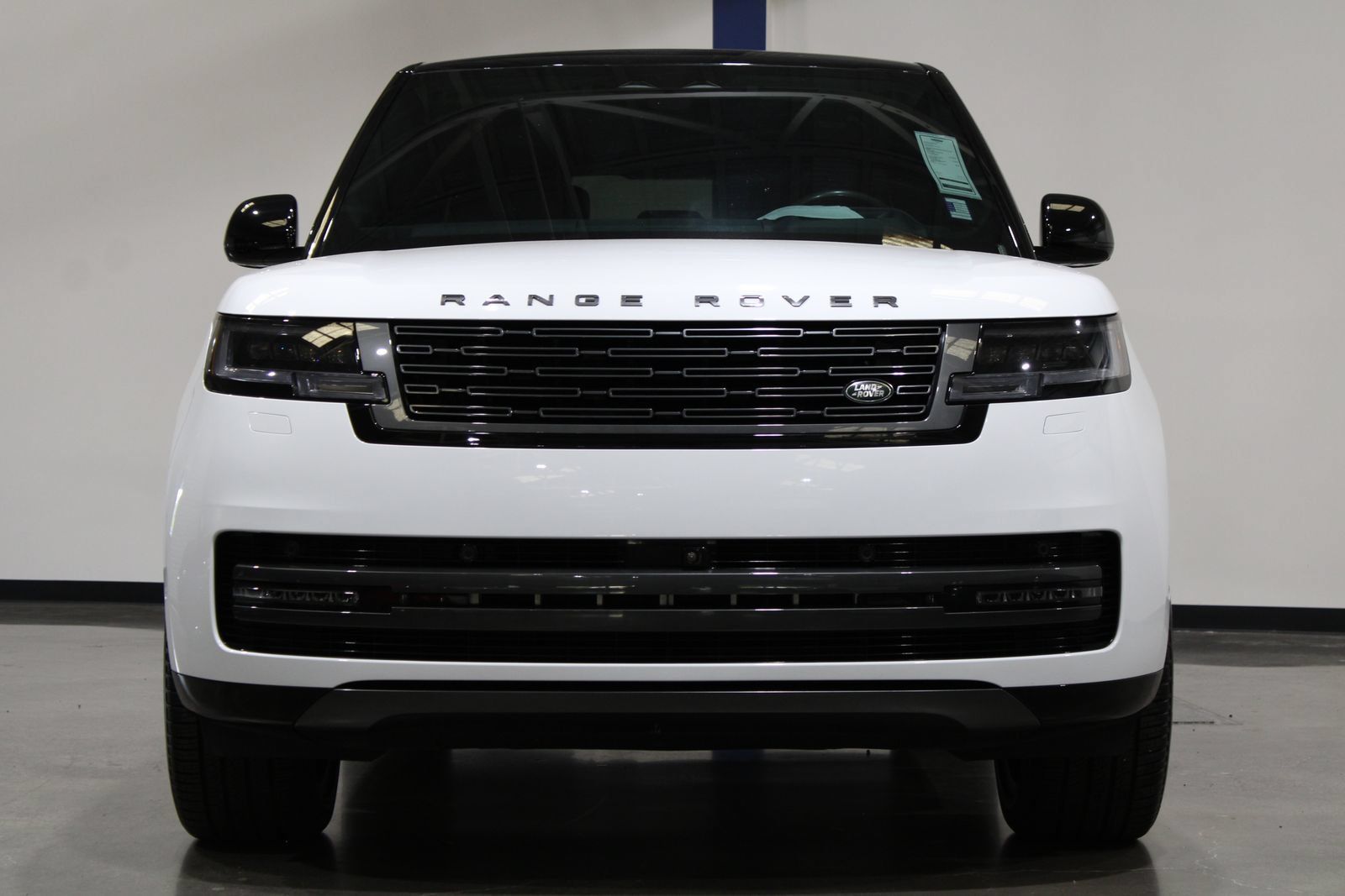 Used 2025 Land Rover Range Rover Autobiography AWD/4WD image 4