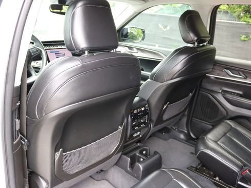 Used 2023 Jeep Grand Cherokee L Limited w/ Black Appearance Package image 14