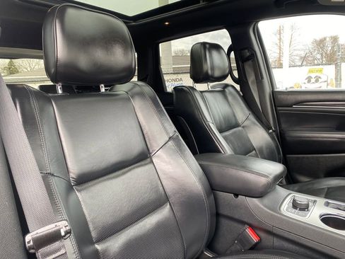 Used 2016 Jeep Grand Cherokee Overland w/ Advanced Technology Group image 17