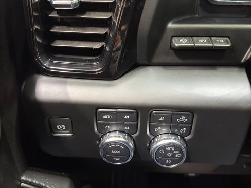 Used 2024 GMC Sierra 2500 AT4X image 41