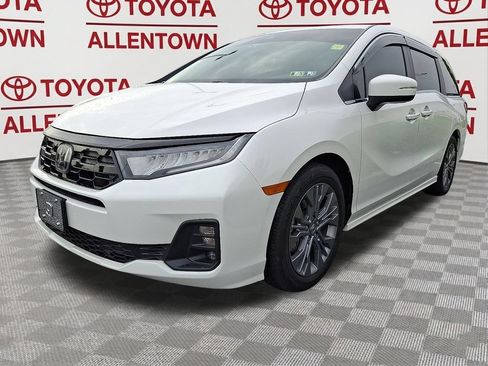 Used 2025 Honda Odyssey Touring image 3