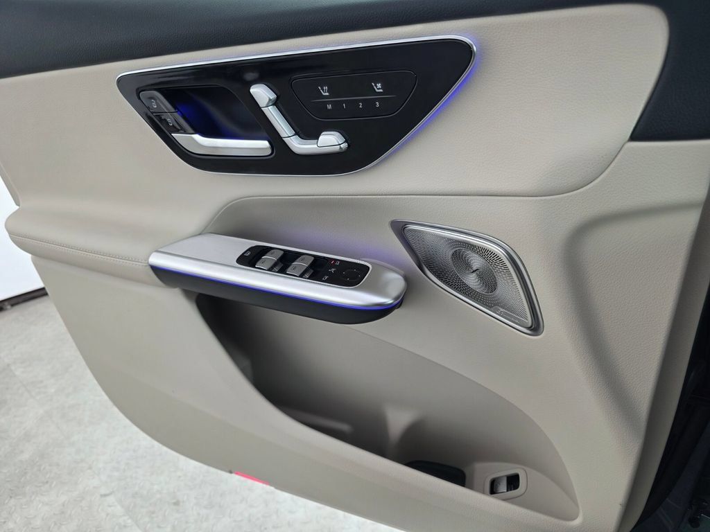 New 2027 Mercedes-Benz GLC 300 image 16